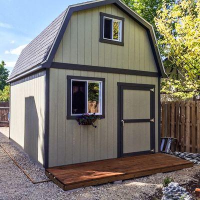 Barn shed build and painted with small deck build