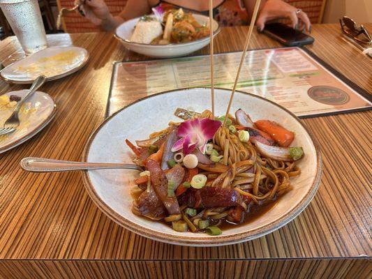 tallarin saltado w/ veggies