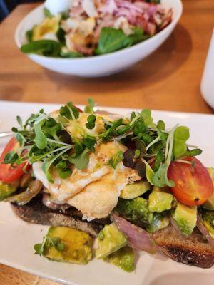 Bfast bowl with spinach and avocado toast