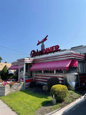 The front of Glider Diner