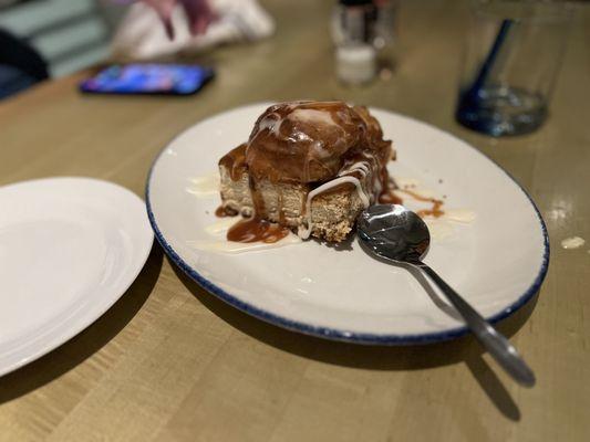 Cinnamon bun cheesecake