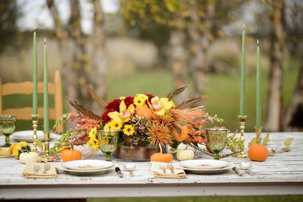 Setting an autumn table? We offer a variety of centerpiece ideas.