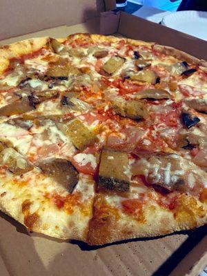 Al Capone Pizza : eggplant, caramelized onions and tomatoes