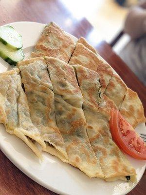 Combo flatbread - beef, feta and spinach. Recommend 100%!