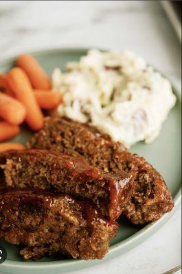 Meatloaf mashed potato with carrots