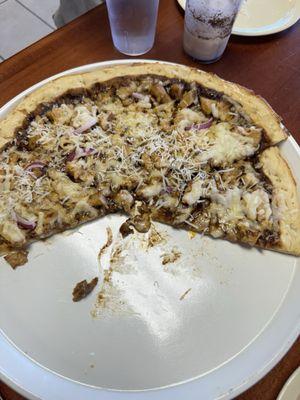 Chick'n mole pizza