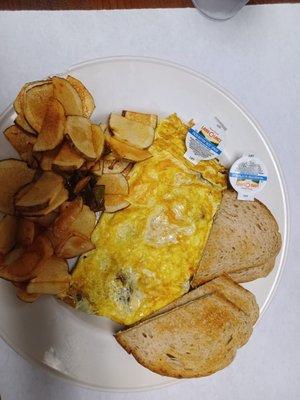 Cheese omelette with bacon, potatoes and rye toast