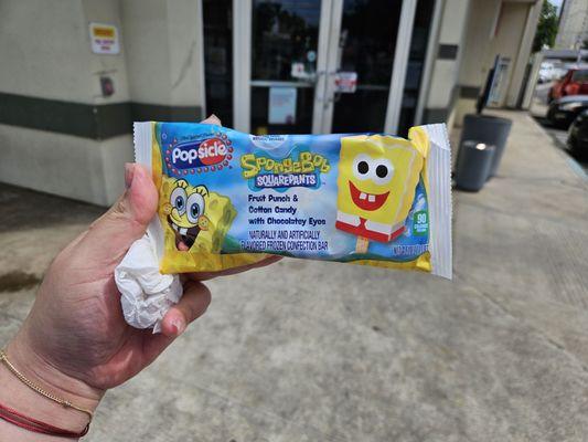 I just had to try this Spongebob SquarePants popsicle bar. See what the hype is all about XD