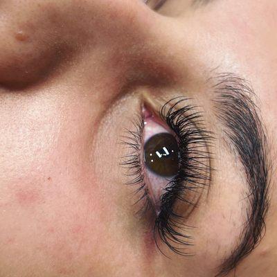 Lash extensions by Samira