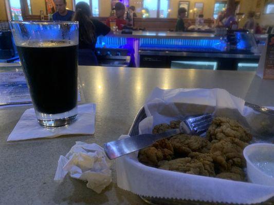 Boneless wings and Sone Mason Stout.