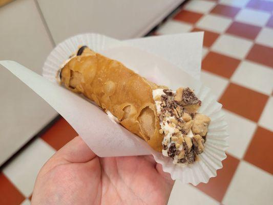 vanilla ice cream cannoli