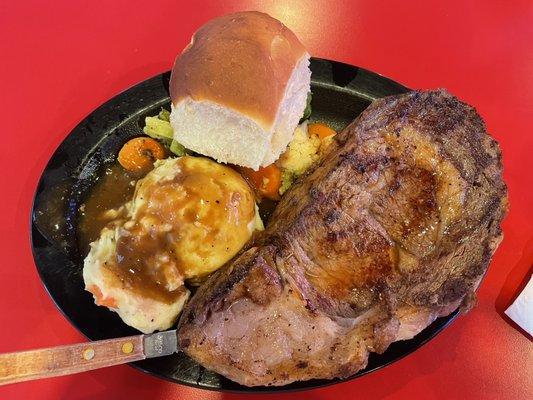 Prime Rib Dinner: 10oz Prime Rib, Mashed Potatoes/Gravy, Veggies, and Roll