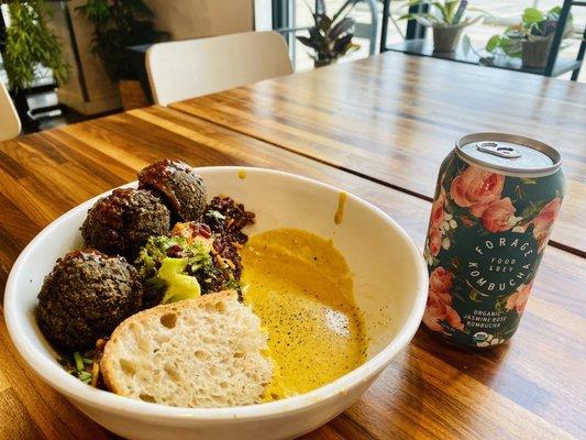 Thai bowl with lentil meatballs