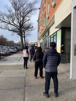 Line for Dollar Tree