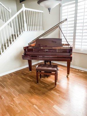 Baldwin baby grand piano