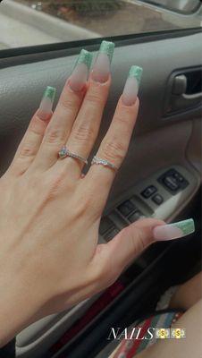 green nails