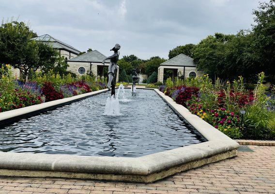 fountain looking back towards entrance