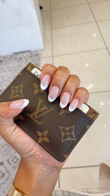 French tip almond