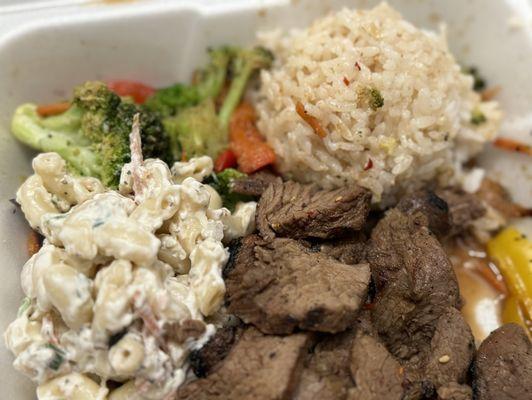 Regular plate double steak with veggies and macaroni salad