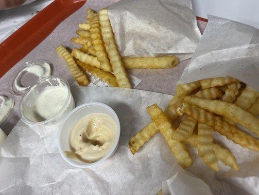 The fries are fresh and yummy...the pic doesn't do them justice.