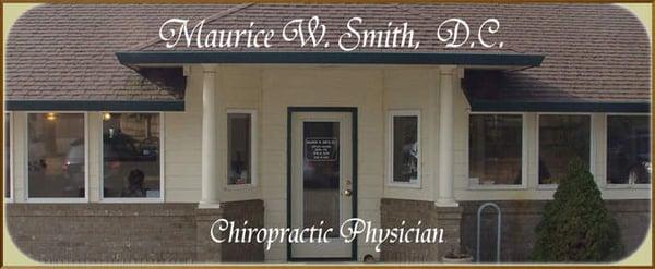 Entry of Dr Maurice Smith's office in Oregon City, Oregon. Serving the community since 1977.