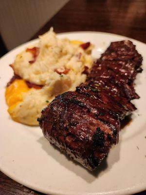 Skirt Steak w/Loaded Mash Potatoes