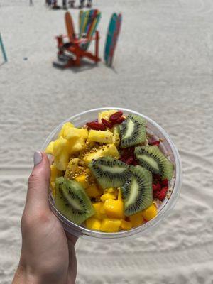 Tide Bowl: Banana Base with granola, pineapple, mango, kiwi, goji berries, bee pollen and honey