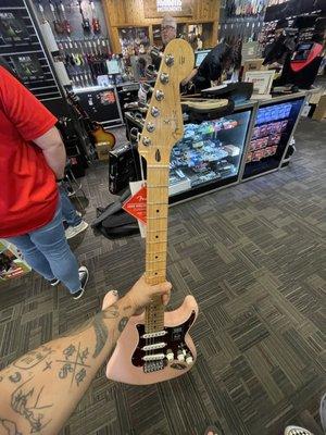 Shell Pink Players Series Fender Stratocaster