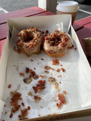 Umm Duck Donut! Plain w maple coating n bacon hot hot hot. Table outside has order pad. Because u are standing in line.