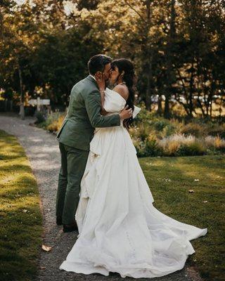 One of our stunning Starlet brides and her handsome husband!