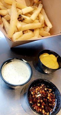 Frites with 3 Sauce