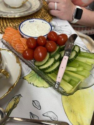 veggie tray with buttermilk ranch