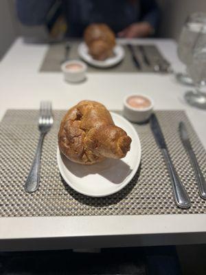 Popover w strawberry butter