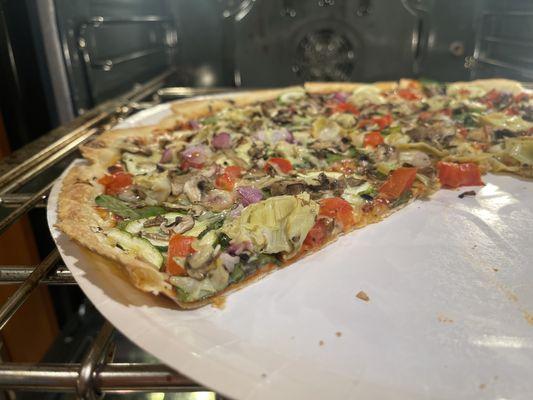 Thin crust, vegan veggie pizza!