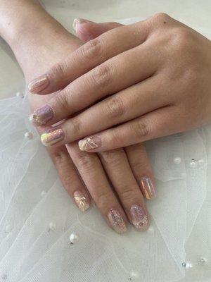 They have a new manager,, the service is much better than before, the gel is very strong and can protect your nails well