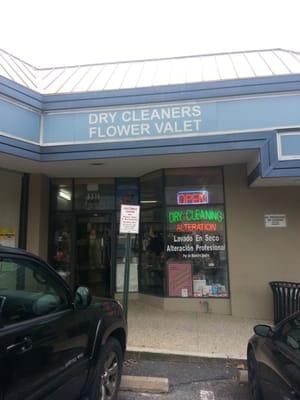 The best dry cleaner, fast and excellent service. The alteration on the clothes are professionally tailored.