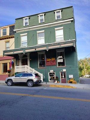 front of Golden Eagle Inn