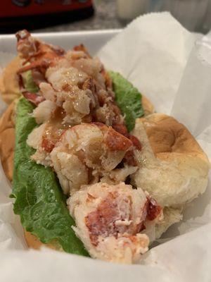 Connecticut lobster roll