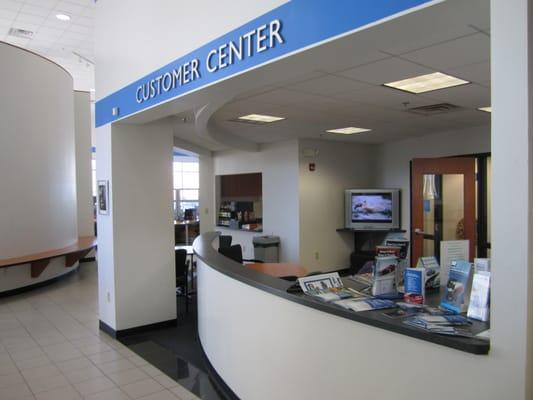 Customer waiting area at Herb Chambers Honda of Westborough