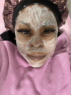 Our Signature Facial is Customized to your skins needs & goals. Which includes deep cleanse, tone, masks for your skin type, steam & etc.