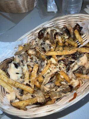 Fatboy basket (mushroom, caramelized onions, and truffle fries)