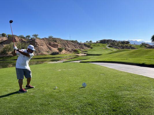 Louie D teeing off on 9. Lots of water to carry.