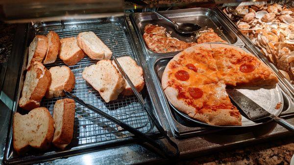 Hot foods: garlic bread, pizza, seafood bake, steamed clams.