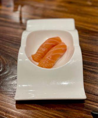 Salmon nigiri