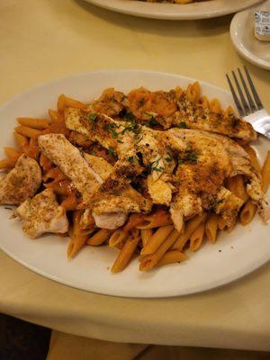 Penne arrabiata with chicken