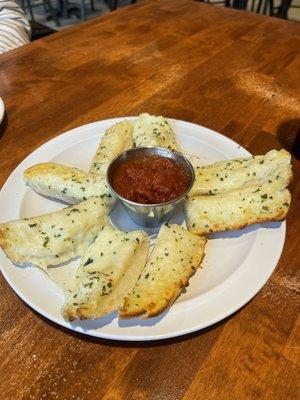 Garlic cheese bread appetizer.