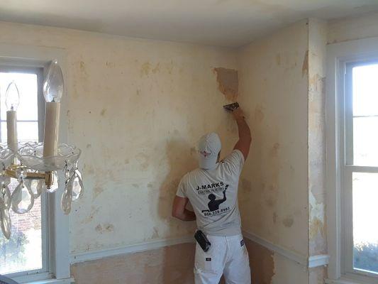 Wallpaper removal,prime and prep walls,paint