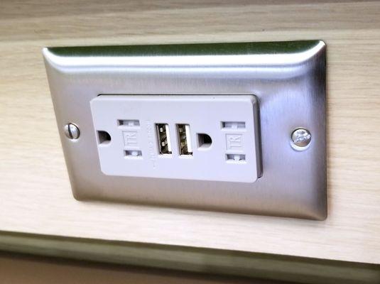 There are USB charging ports at most every table in the Subway.