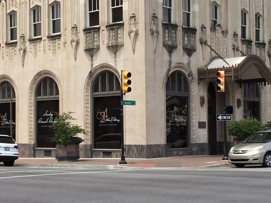 The lobby space, wherein lies the restaurant.