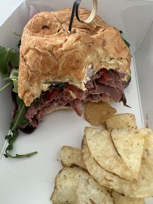 Roast beef/horseradish and chips